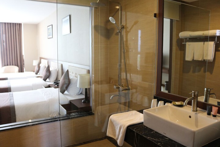 Room 3 of 95