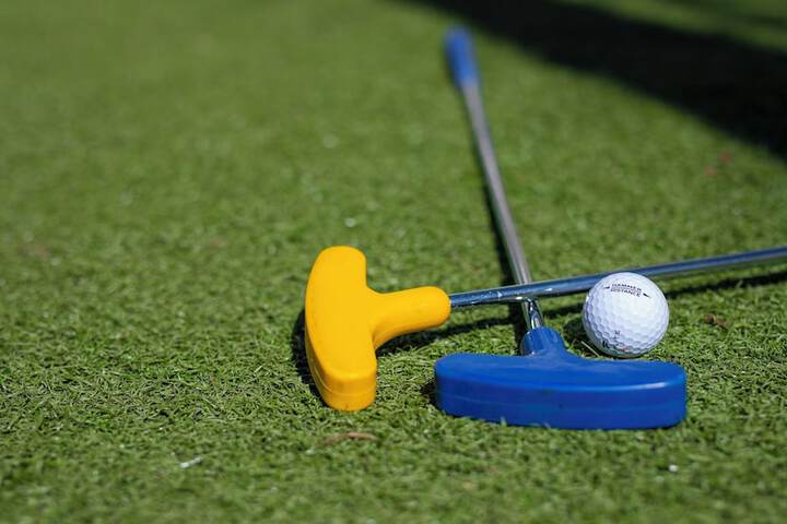 Mini-golf