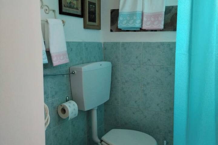 Room 10 of 126