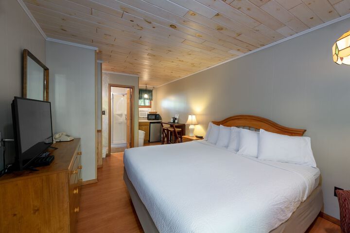 Room 4 of 225