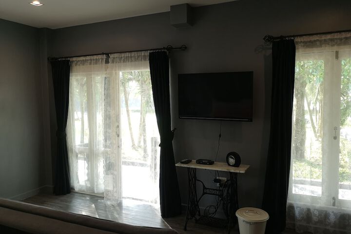 Room 6 of 83