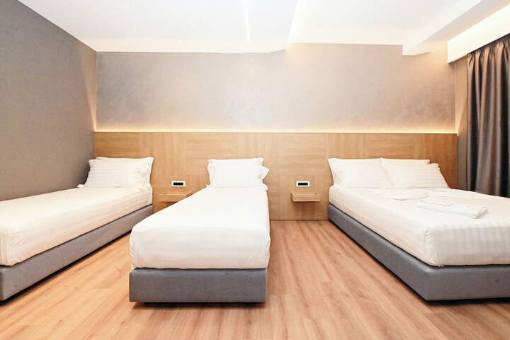Room 32 of 51