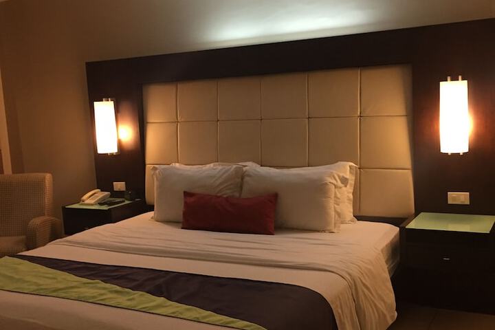 Room 9 of 65