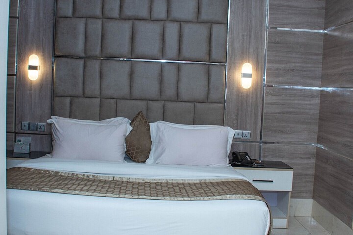 Room 18 of 34