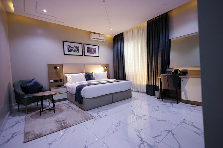Room 6 of 37