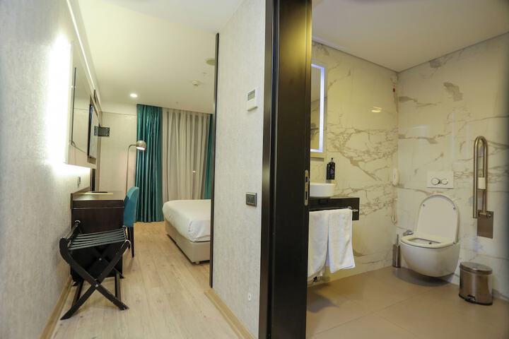 Room 26 of 40