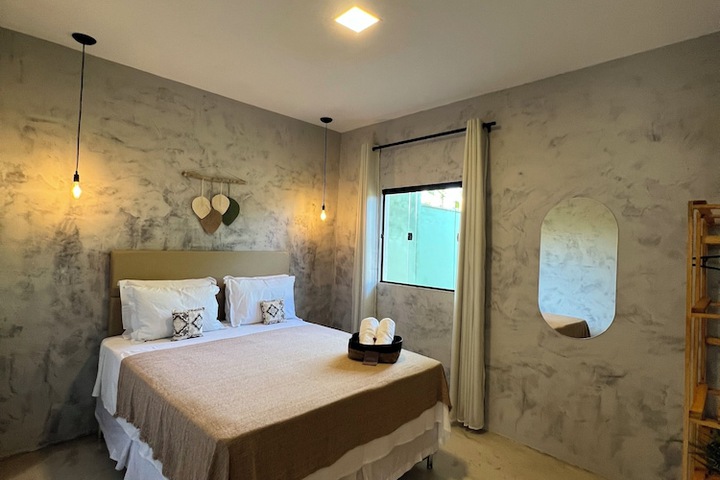 Room 4 of 8