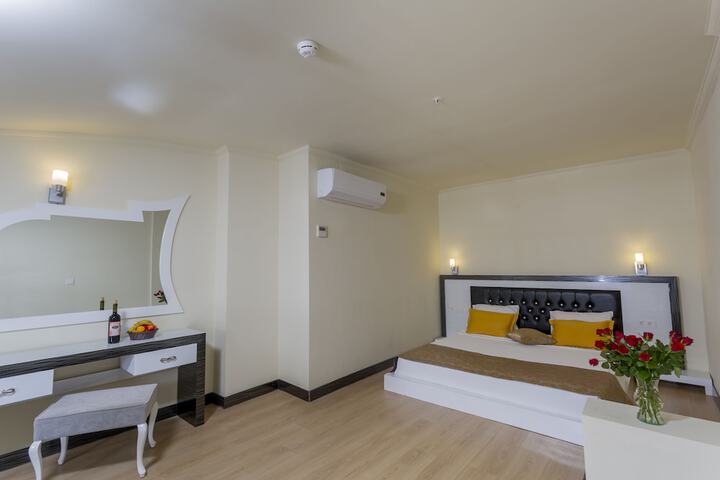 Room 14 of 170