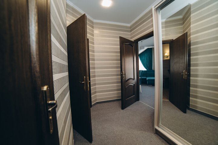 Room 35 of 111
