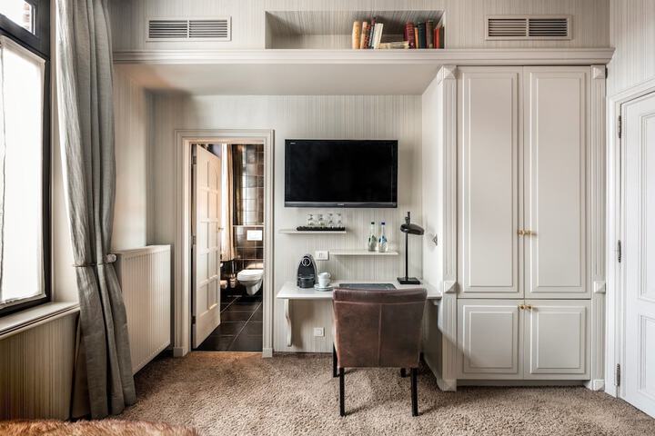 Room 5 of 35