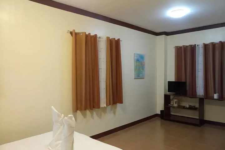 Room 5 of 13