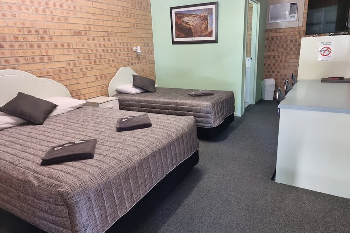 Room 2 of 21