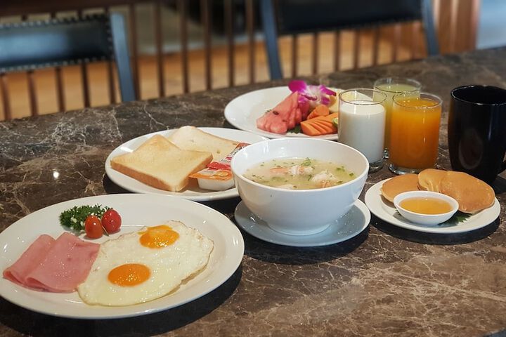 Breakfast/Coffee Service 103 of 118