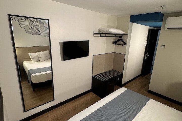 Room 9 of 23