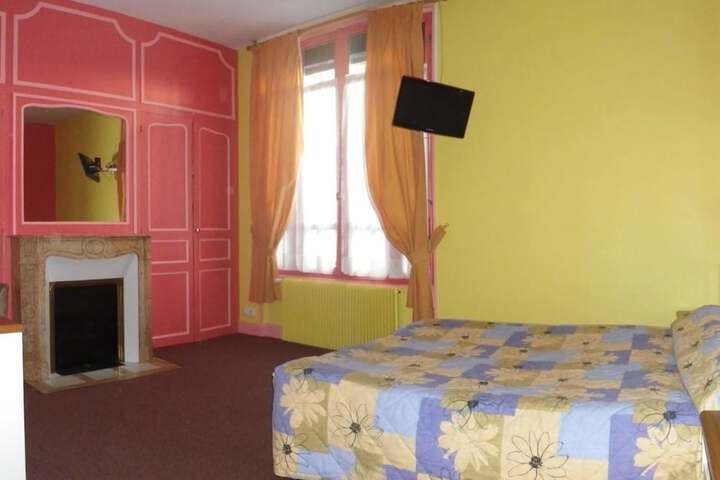 Room 4 of 12