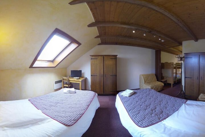 Room 6 of 60