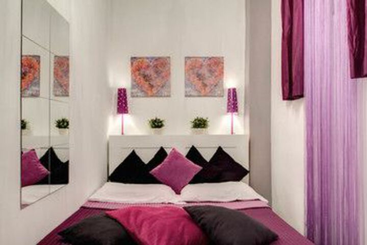 Room 81 of 330