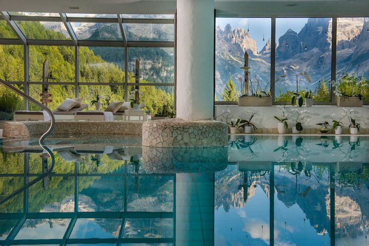 Hotel Pool