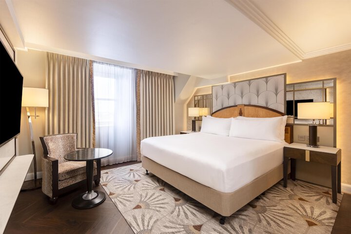 Room 93 of 284