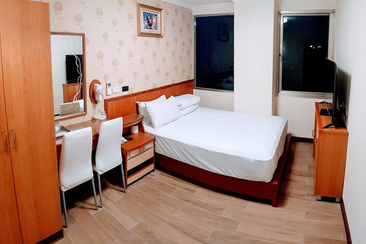 Room 14 of 27
