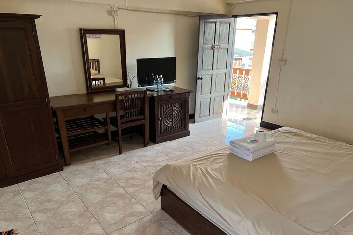 Room 9 of 37