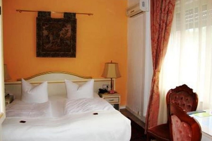 Room 8 of 49