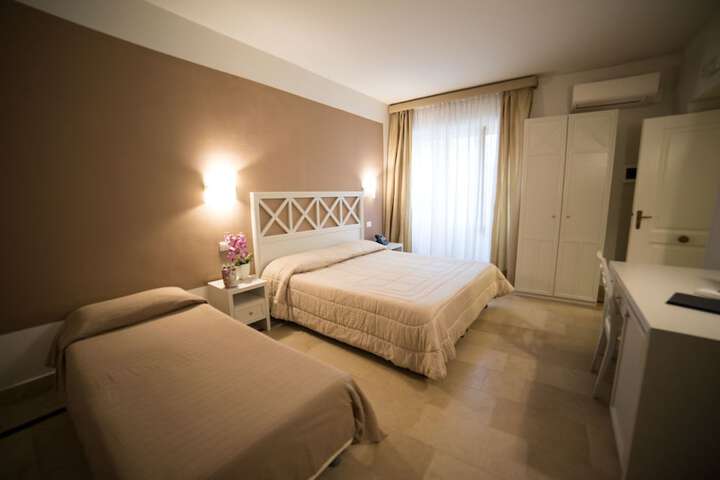 Room 7 of 40