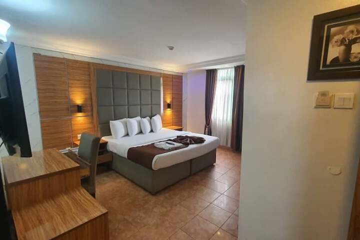 Room 5 of 13