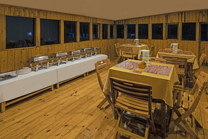 Dining 21 of 32