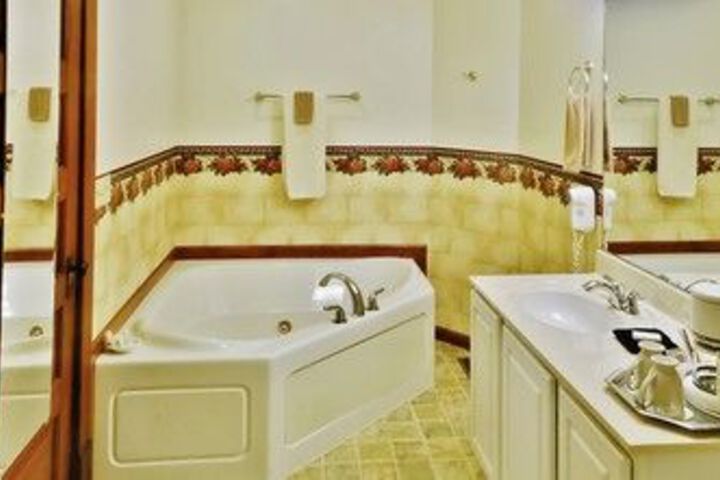 Hot Tub 176 of 200