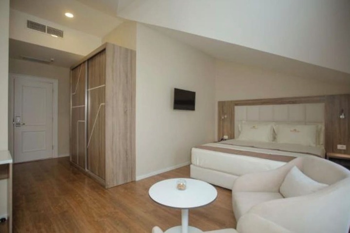 Room 13 of 70