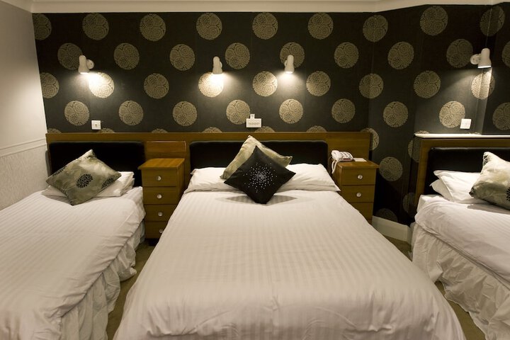 Room 6 of 118