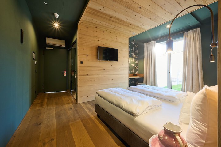 Room 27 of 35
