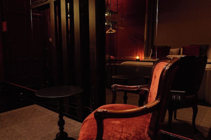 Room 10 of 37