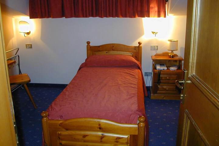 Room 10 of 50