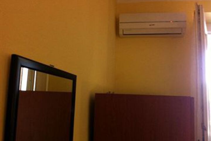 Room 18 of 25