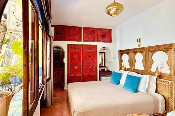 Room 21 of 40
