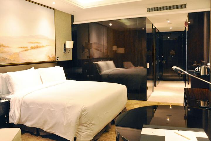 Room 9 of 129