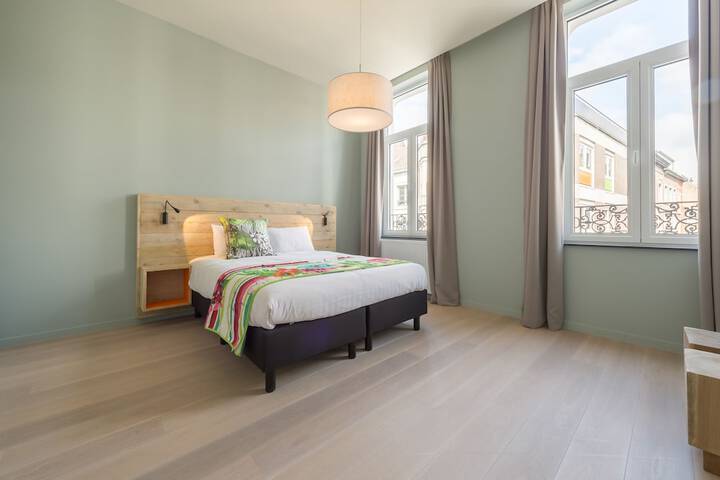 Room 4 of 63