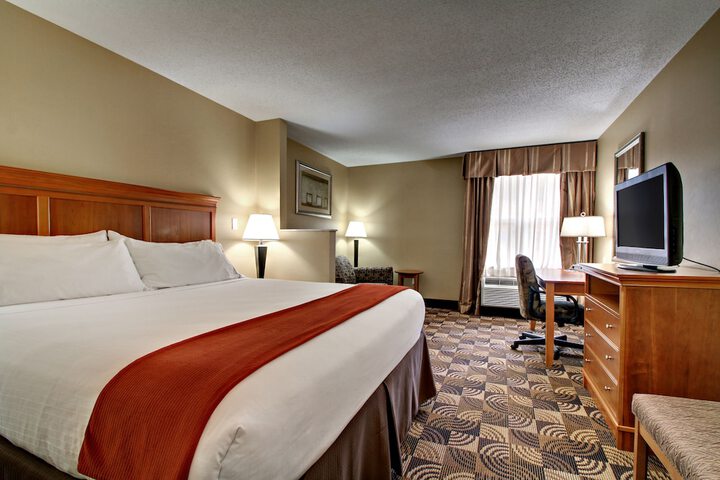 Standard | King Bed (1 of 28)