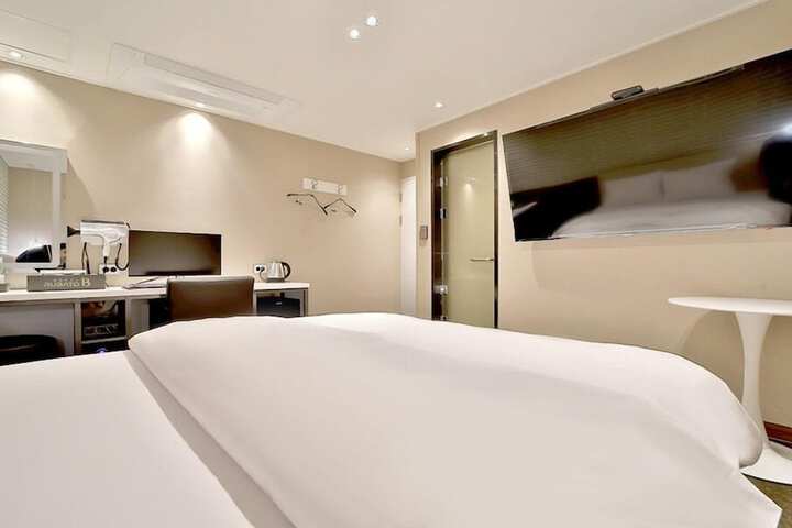 Room 30 of 63