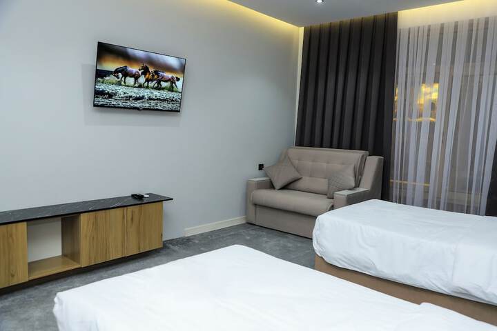 Room 8 of 33