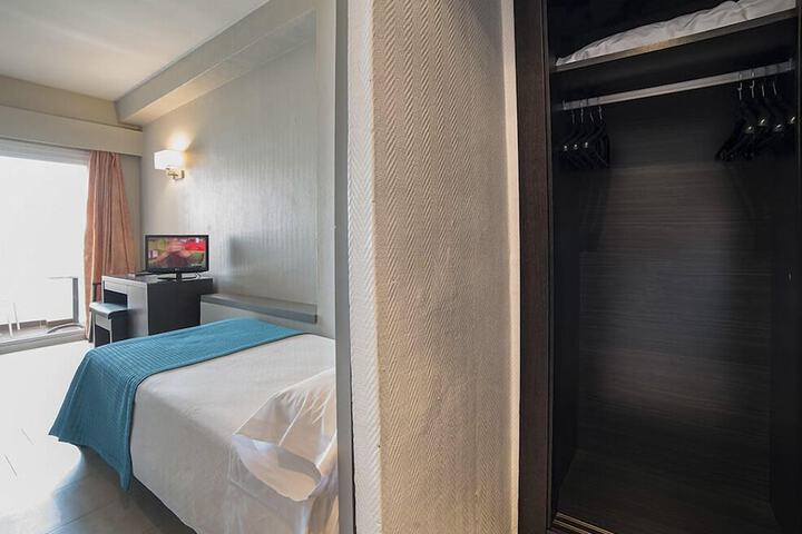 Room 7 of 48