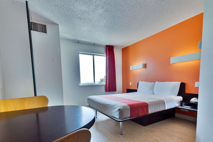 Double Bed Accessible (4 of 13)