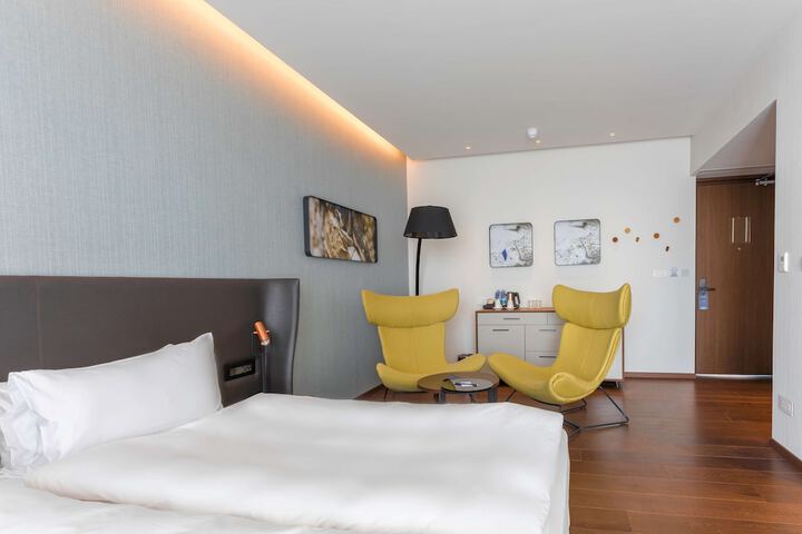 Room 31 of 165