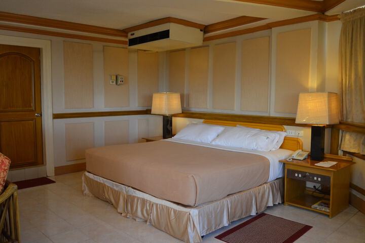 Room 14 of 64