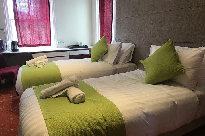 Room 10 of 13