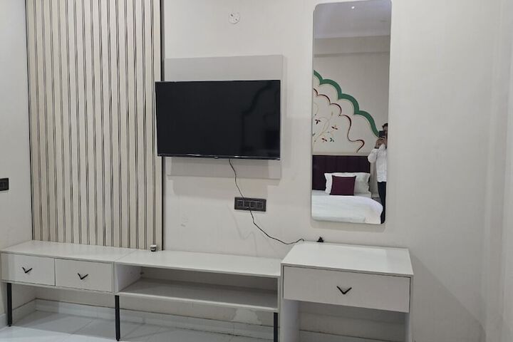 Room 3 of 9