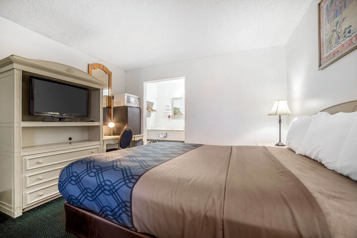 Room 9 of 28