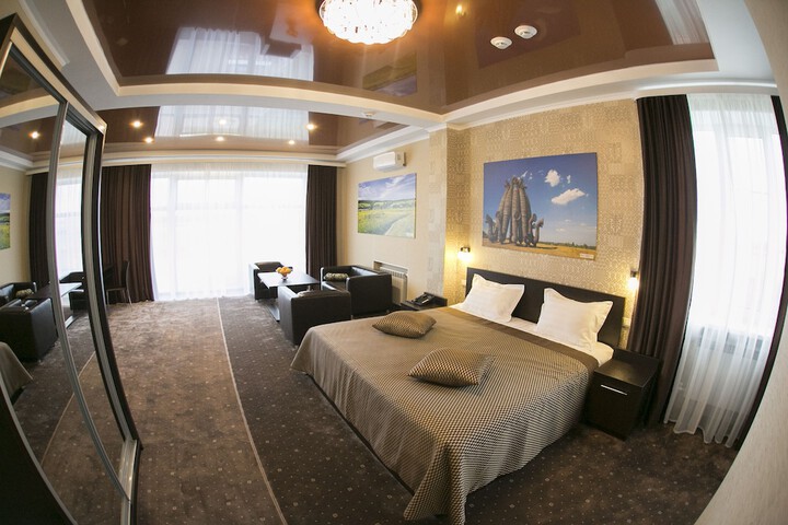 Room 4 of 28